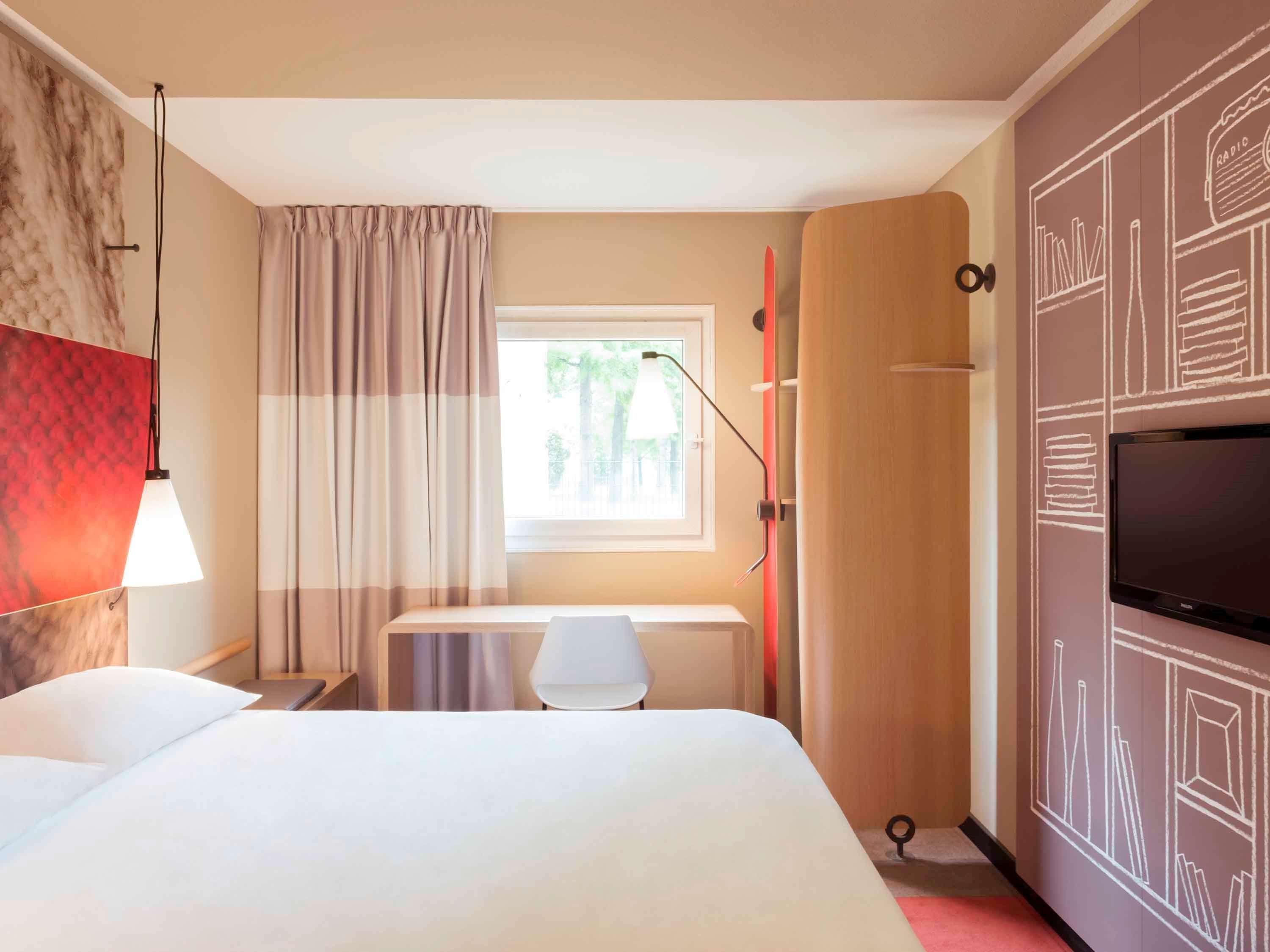 Ibis Greenwich Hotel 3*