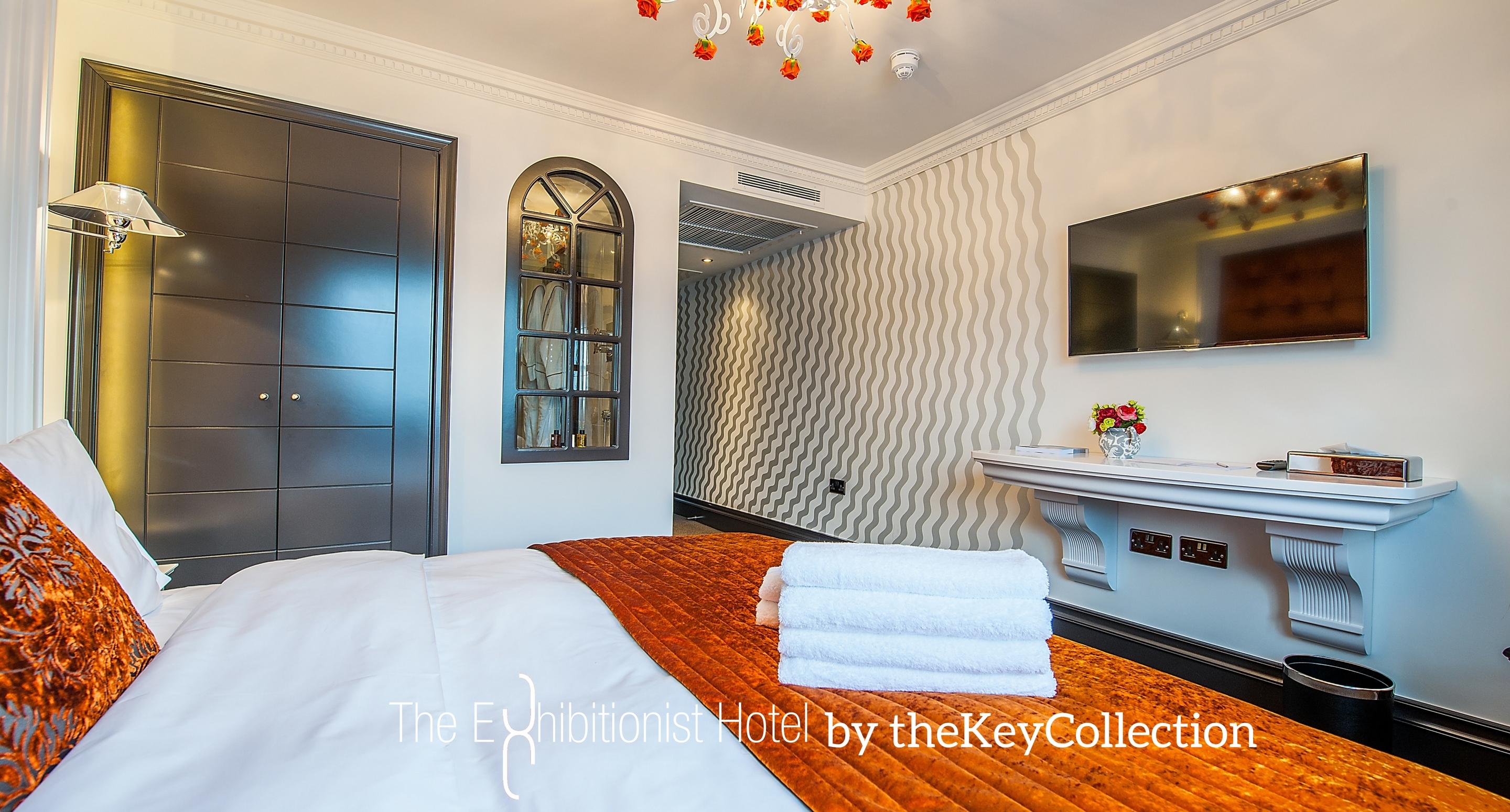 The Exhibitionist 5*