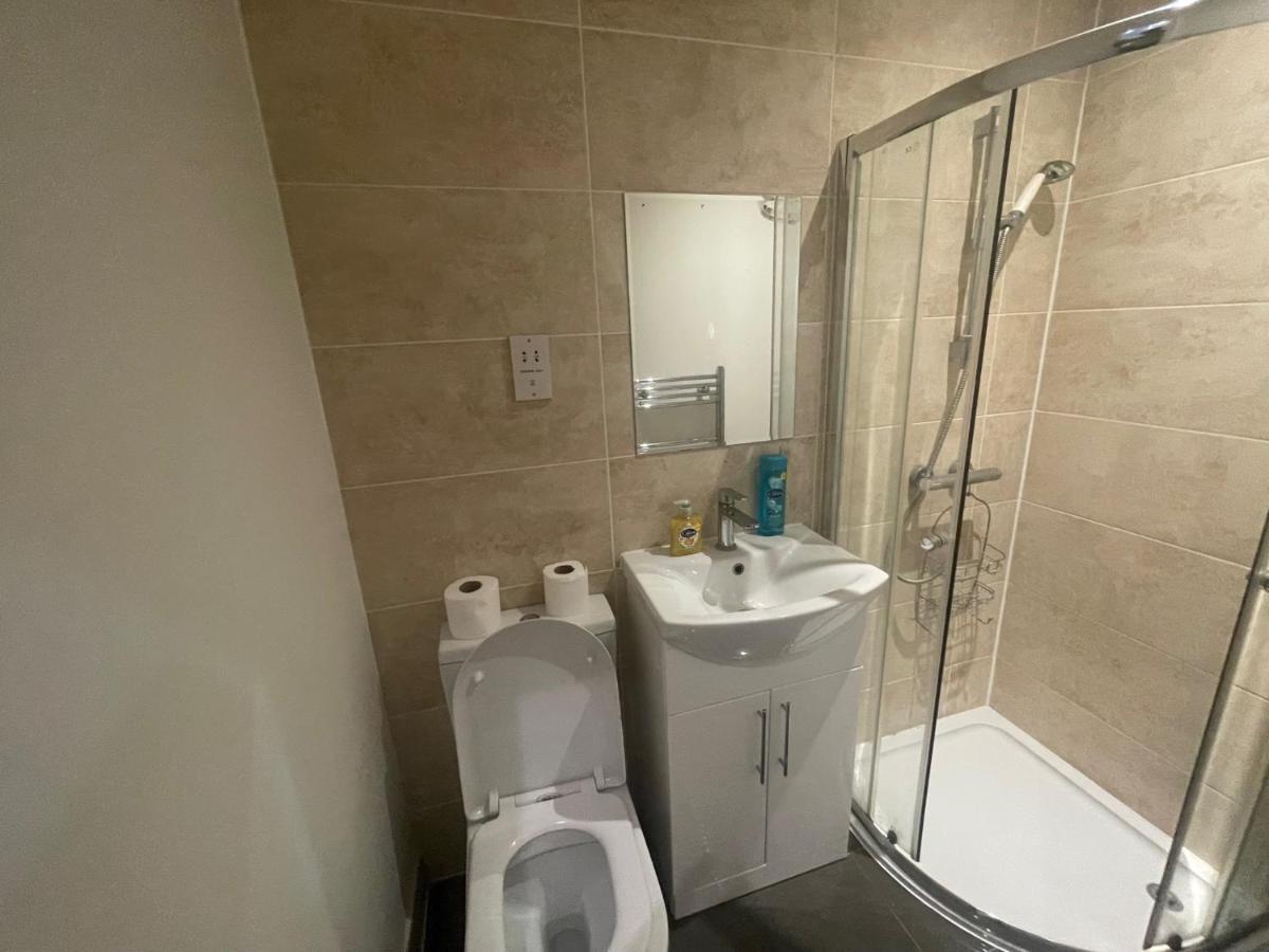 Lovely 1 Bedroom With On Street Parking Appartement Londen