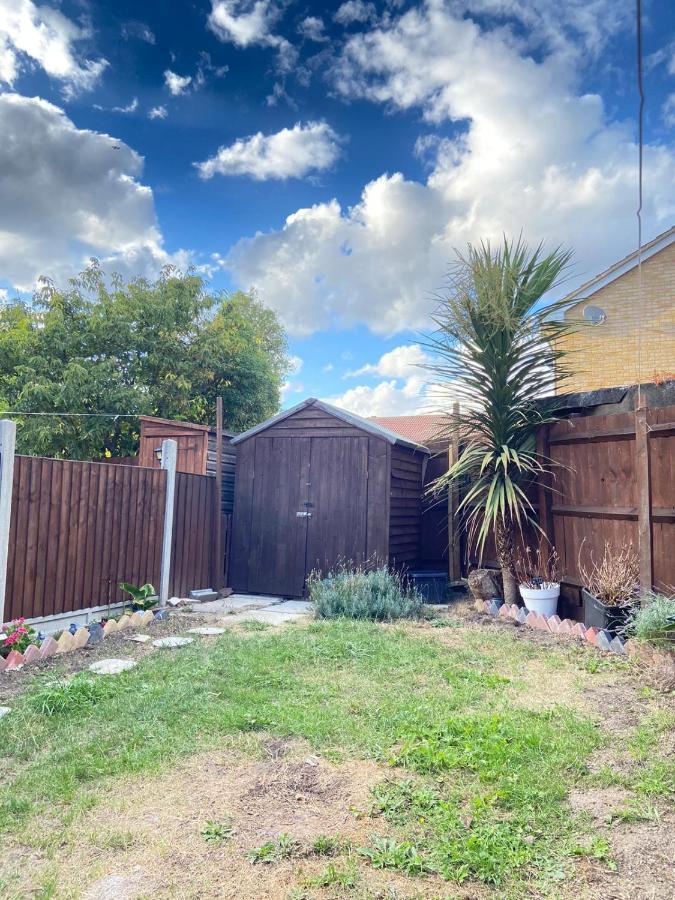 Stunning 3 Bedroom Family House In London, Private Parking And Garden, With Great Transport Links To London, The Excel Centre, Canary Wharf, The O2! Ferienhaus