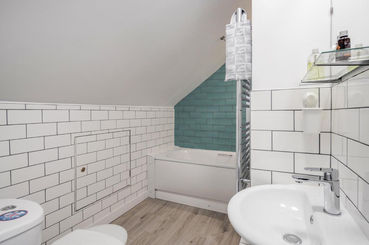 Carlile House - 5 Bedroom, Sleeps 8, Free Parking, 2 Bathrooms By Damask Homes * Londres