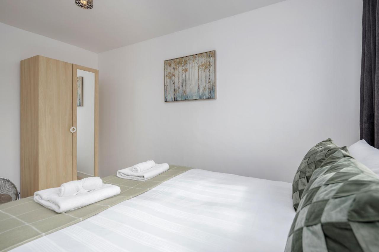 Hébergement de vacances Carlile House - 5 Bedroom, Sleeps 8, Free Parking, 2 Bathrooms By Damask Homes Londres