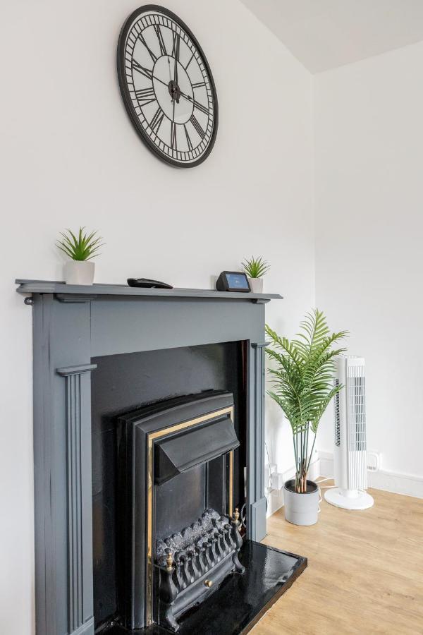 Hébergement de vacances Carlile House - 5 Bedroom, Sleeps 8, Free Parking, 2 Bathrooms By Damask Homes Londres