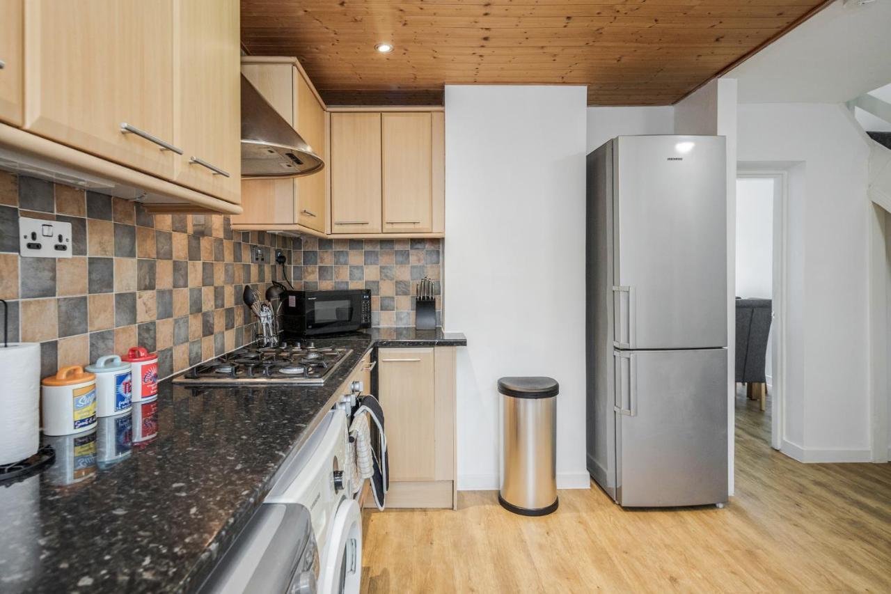 Carlile House - 5 Bedroom, Sleeps 8, Free Parking, 2 Bathrooms By Damask Homes Hébergement de vacances *