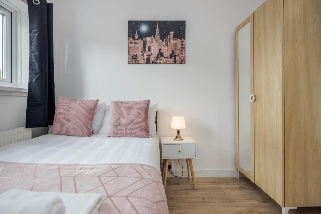 Carlile House - 5 Bedroom, Sleeps 8, Free Parking, 2 Bathrooms By Damask Homes * Londres