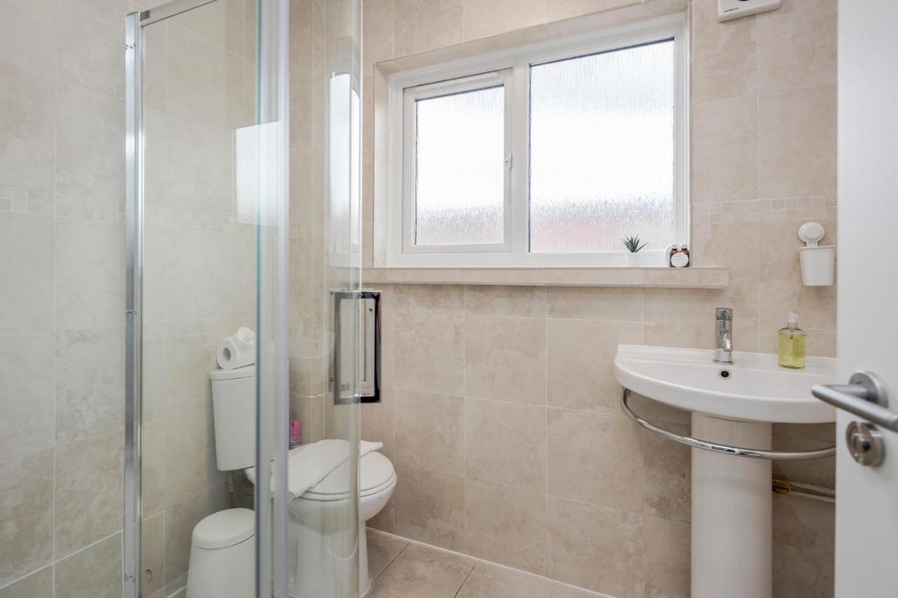 Hébergement de vacances Carlile House - 5 Bedroom, Sleeps 8, Free Parking, 2 Bathrooms By Damask Homes Londres