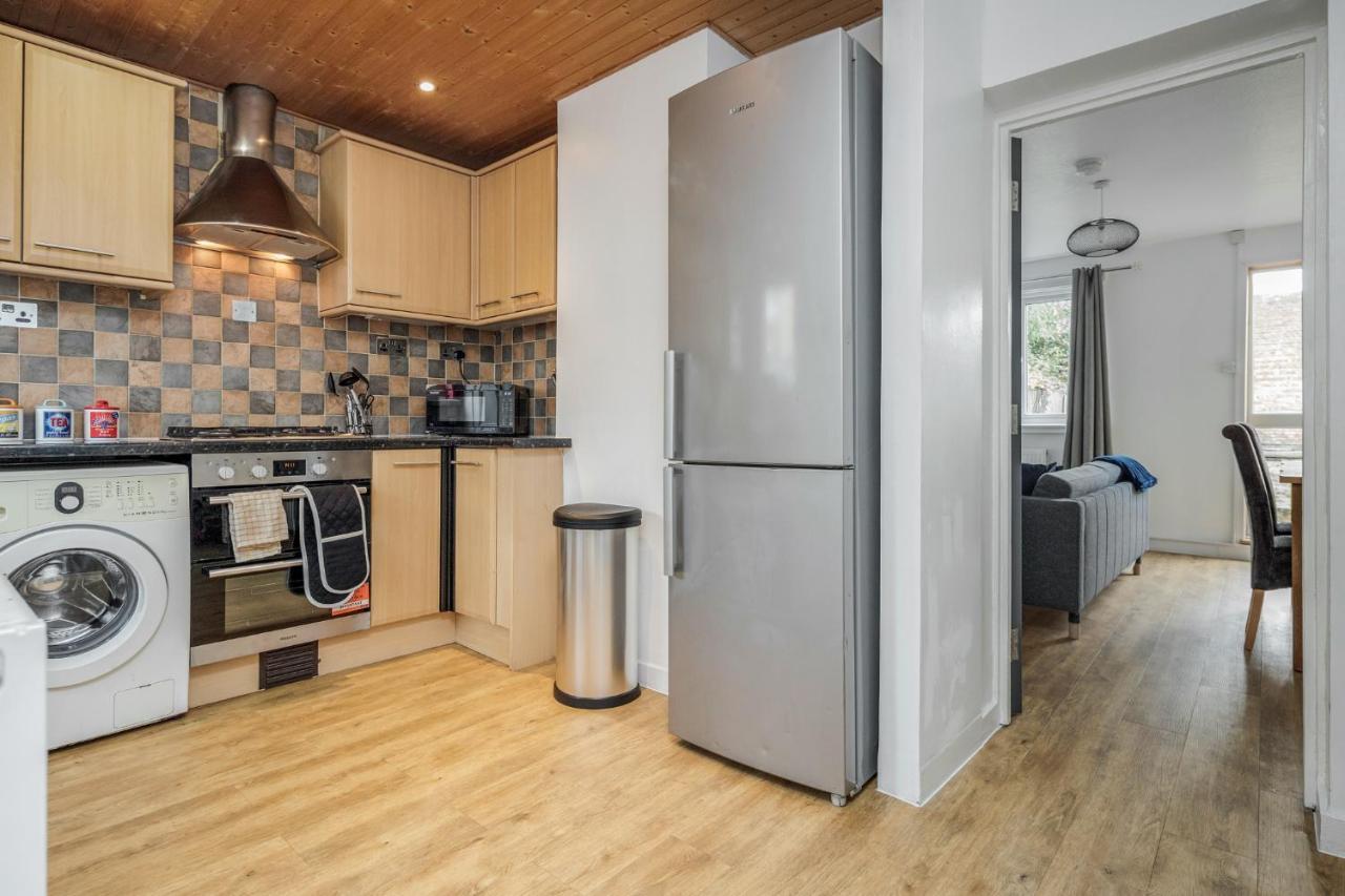 Carlile House - 5 Bedroom, Sleeps 8, Free Parking, 2 Bathrooms By Damask Homes Hébergement de vacances Londres