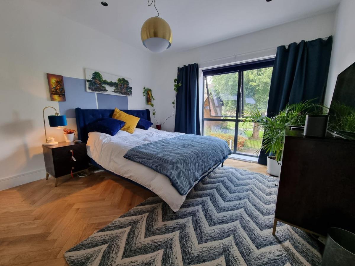 Bright Spacious In The Park * London