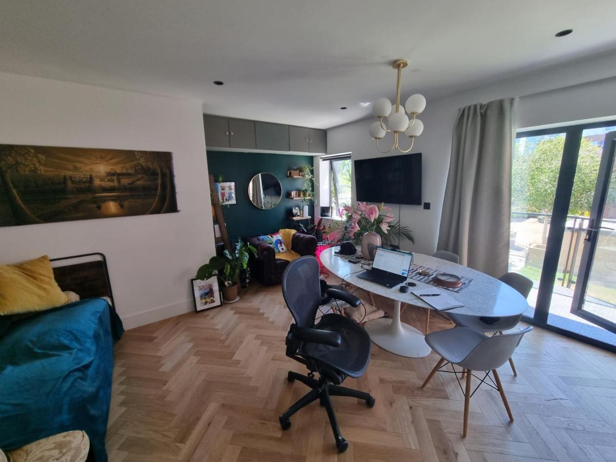 Bright Spacious In The Park London