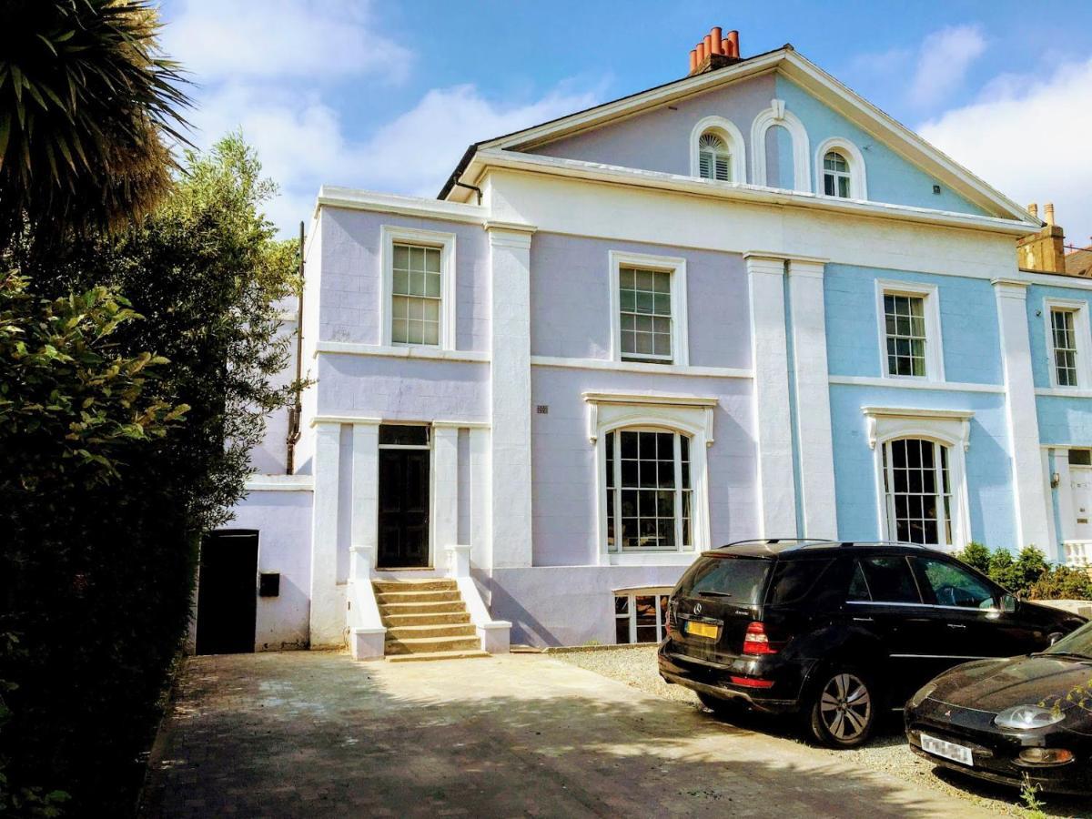 Elegant & Spacious Parkside 2-bedroom 2-bathroom Flat In Period Building On Blackheath Common - Private Entrance, Great Greenwich Location, Easy For O2 Arena And City! Apartamento *