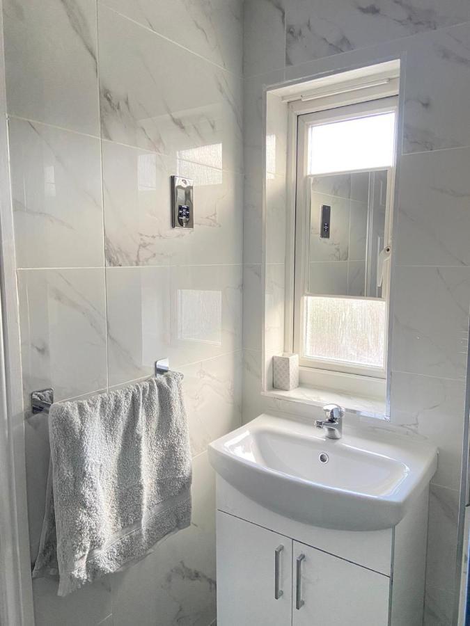 Ferienhaus Stunning 3 Bedroom Family House In London, Private Parking And Garden, With Great Transport Links To London, The Excel Centre, Canary Wharf, The O2! London