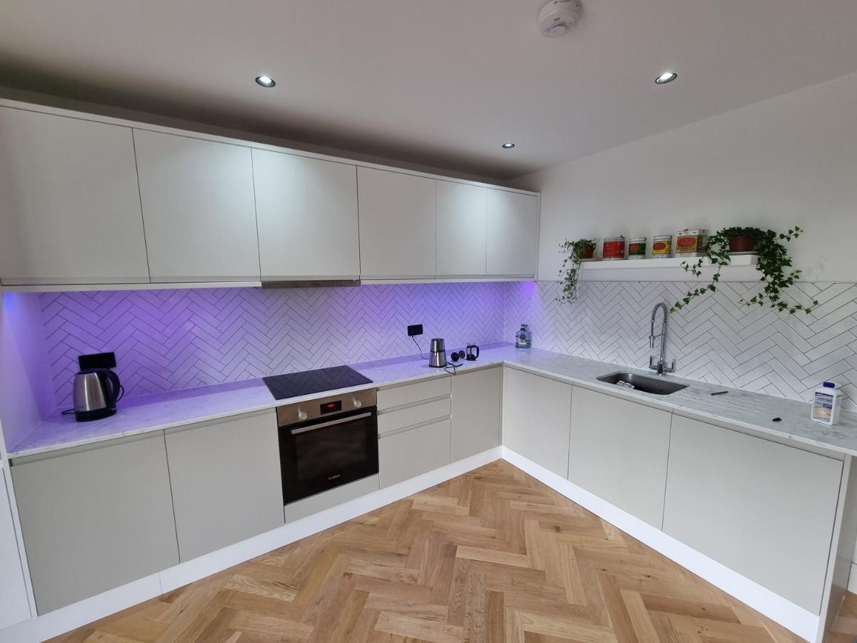 Bright Spacious In The Park Homestay