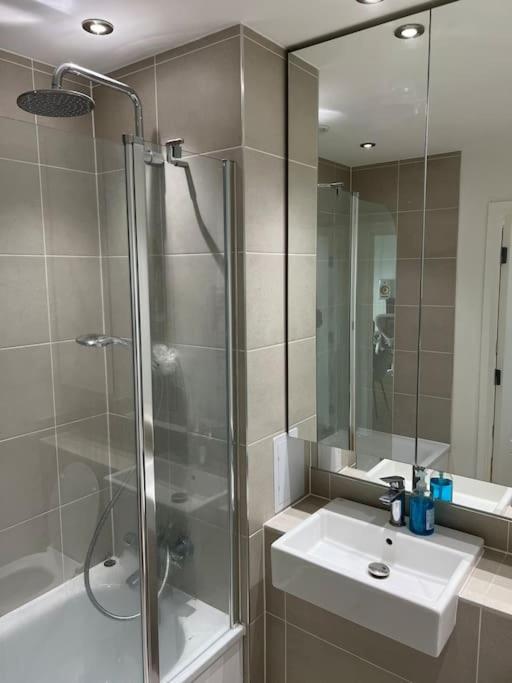 Modern 1-bedroom In Docklands Apartamento