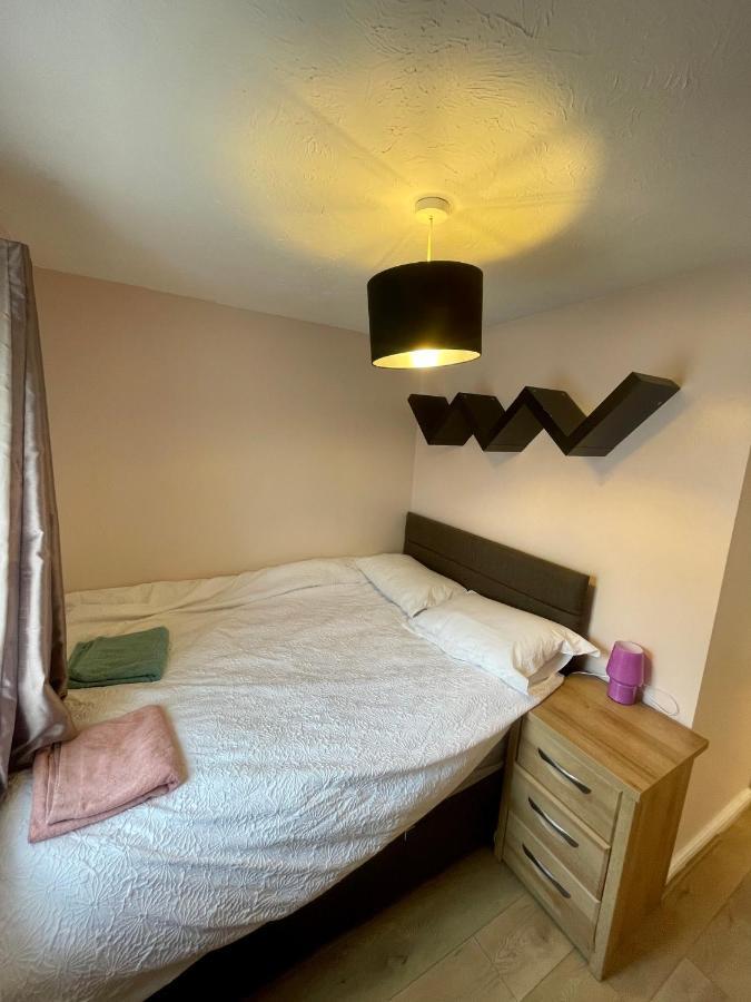 Ferienhaus Stunning 3 Bedroom Family House In London, Private Parking And Garden, With Great Transport Links To London, The Excel Centre, Canary Wharf, The O2!