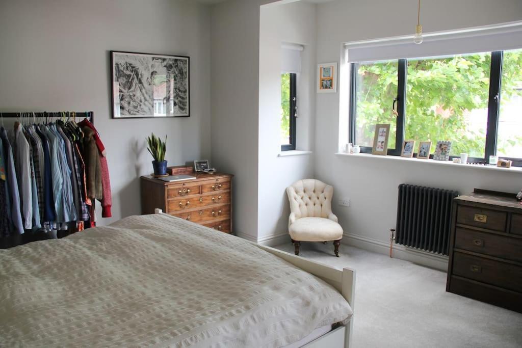 Large, Modern, Light, Open Plan Designer House * Londres