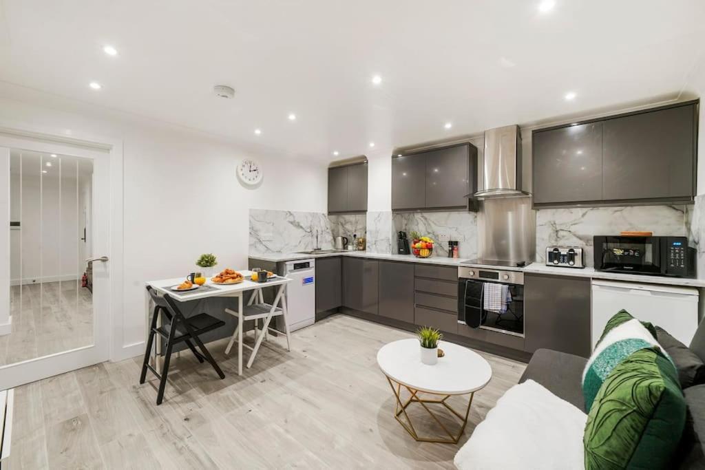 Modern 2 Bedroom In The Heart Of Londres