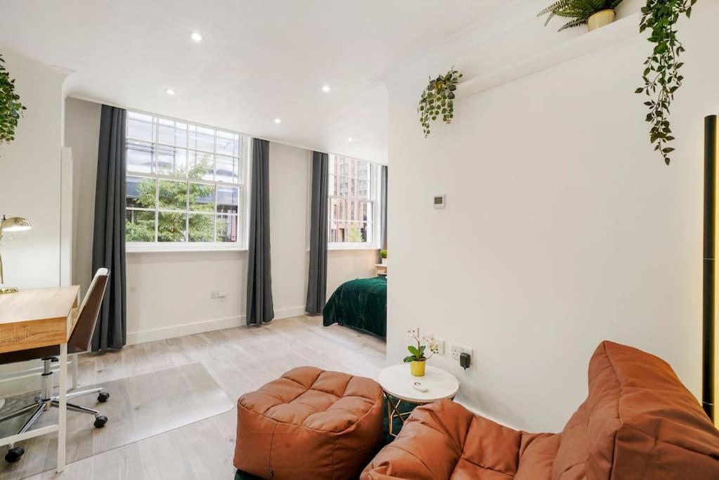 Modern 2 Bedroom In The Heart Of Apartamento