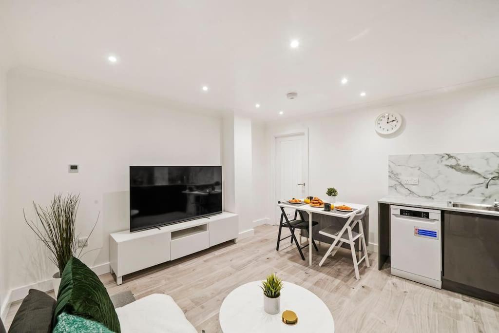Apartamento Modern 2 Bedroom In The Heart Of