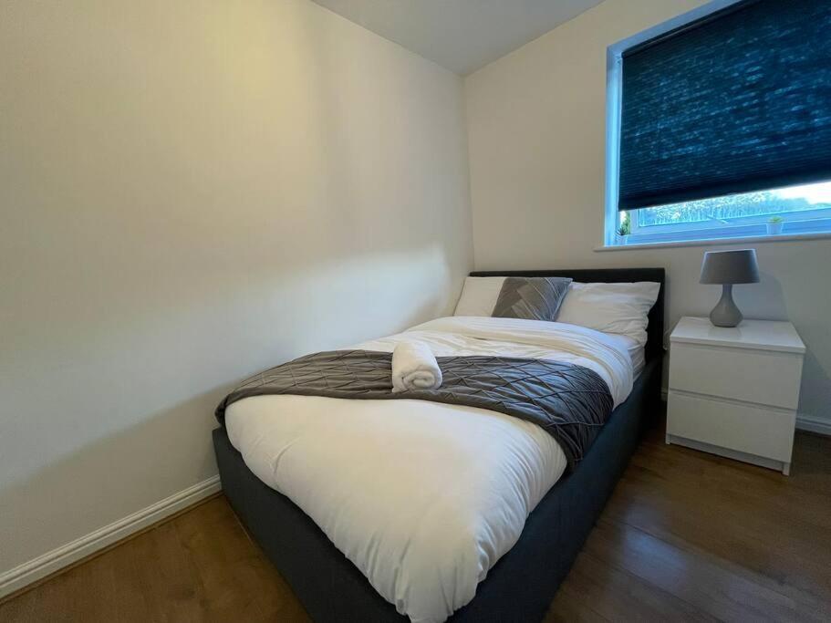 Lovely 2-bed Flat Along The River Thames Apartment *