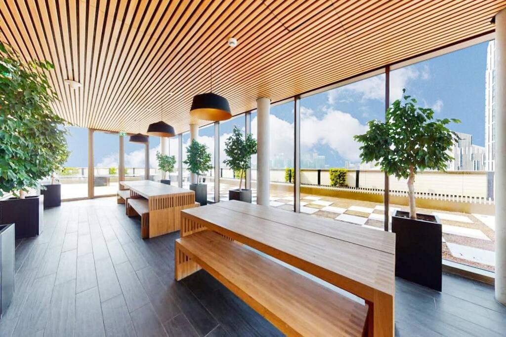 Superb In Greenwich With Balcony & Roof Londres