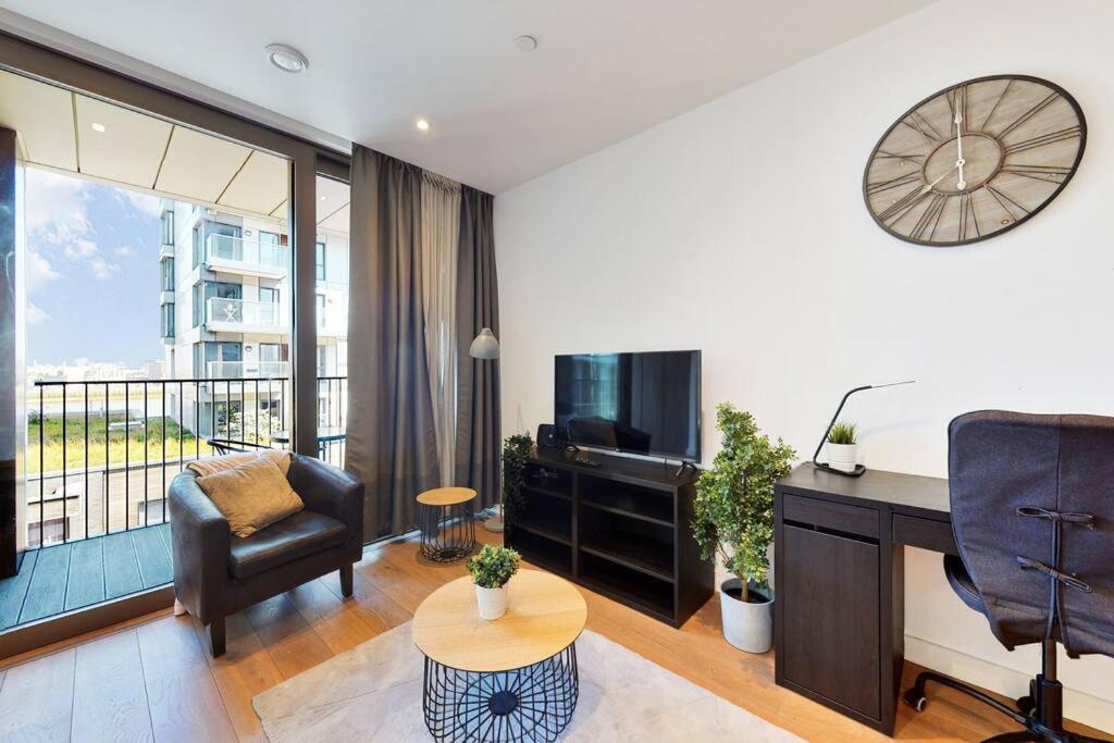 Superb In Greenwich With Balcony & Roof *
