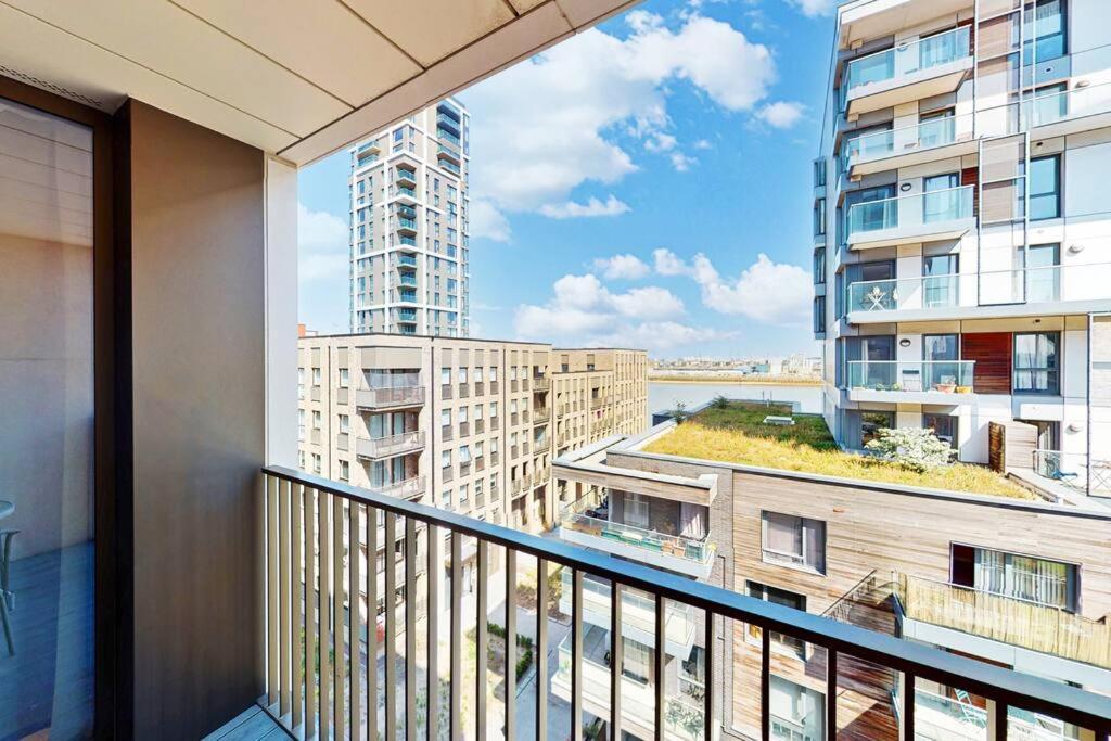 Superb In Greenwich With Balcony & Roof *