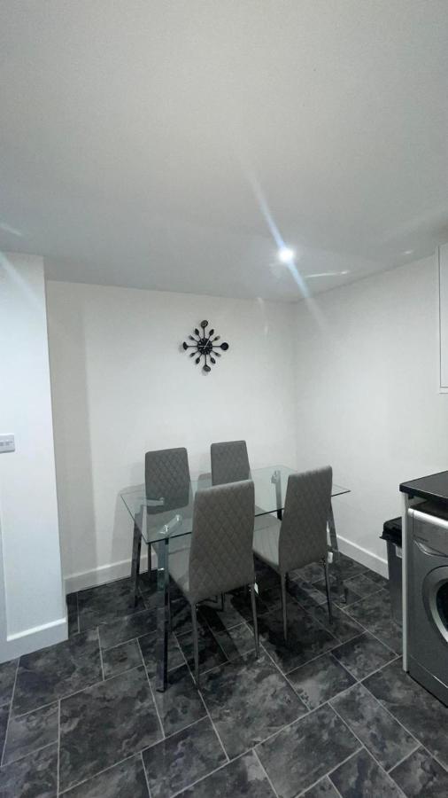 2 Bed Luxury In Old Kent Road * Londres