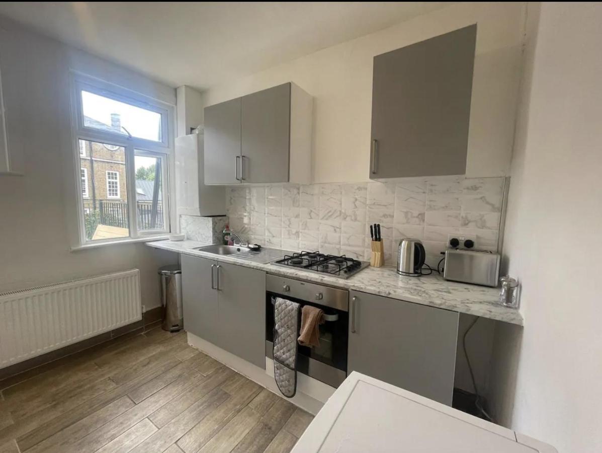 Charming 2 Bed Flat On Tower Bridge * Londres