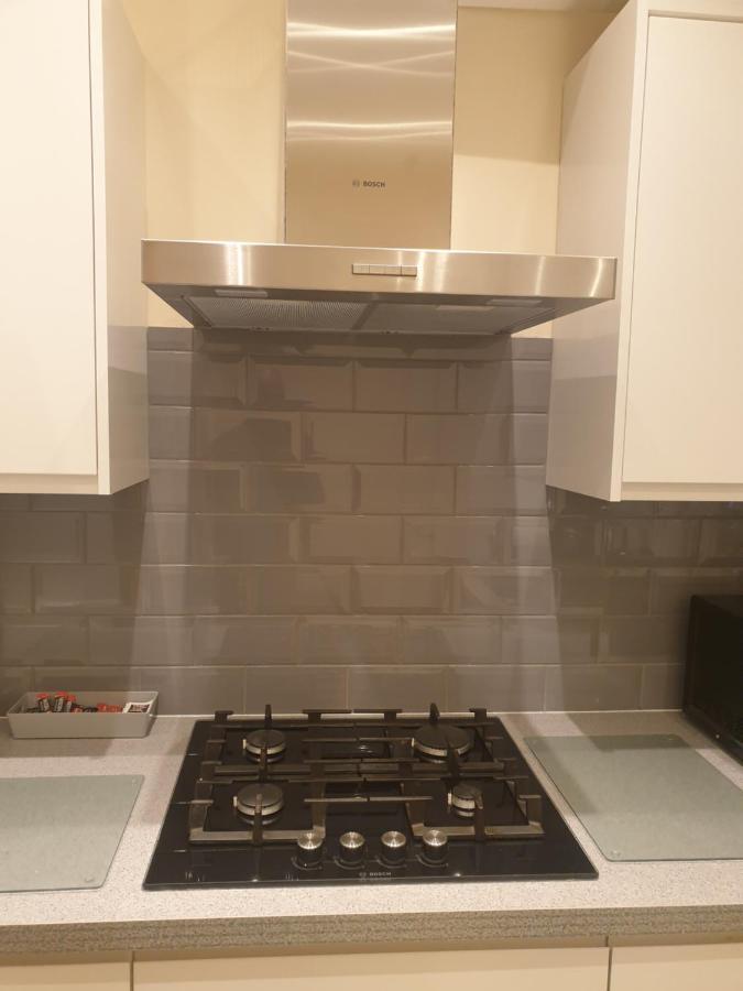 Luxury 3 Bedroom Flat 1min Walk From Underground, With Free Parking Sleeps X10 Londres