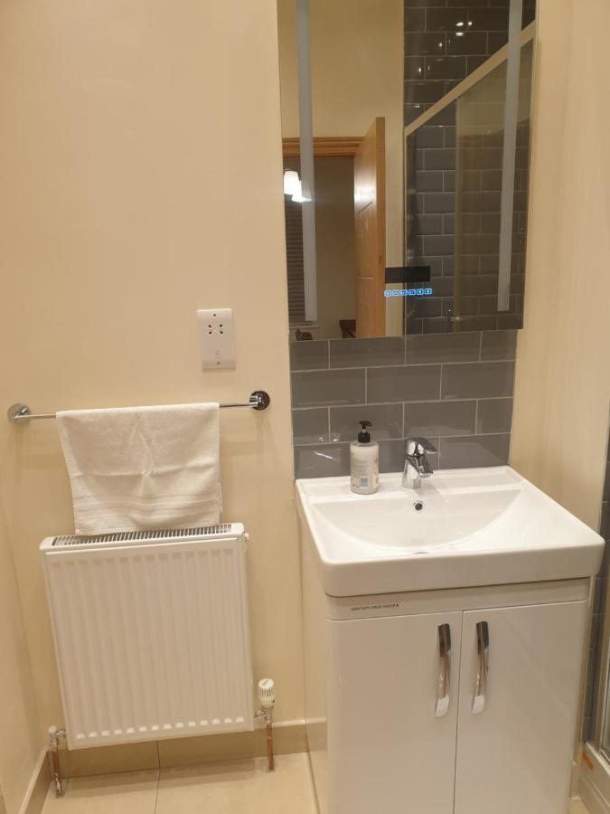 Apartamento Luxury 3 Bedroom Flat 1min Walk From Underground, With Free Parking Sleeps X10 *