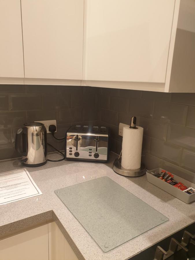 Luxury 3 Bedroom Flat 1min Walk From Underground, With Free Parking Sleeps X10 Londres
