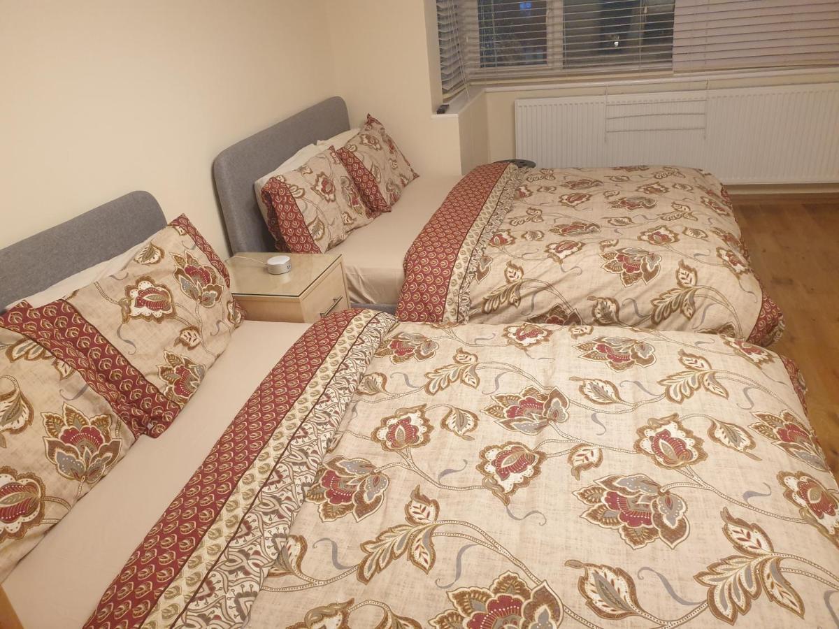 Apartamento Luxury 3 Bedroom Flat 1min Walk From Underground, With Free Parking Sleeps X10 Londres