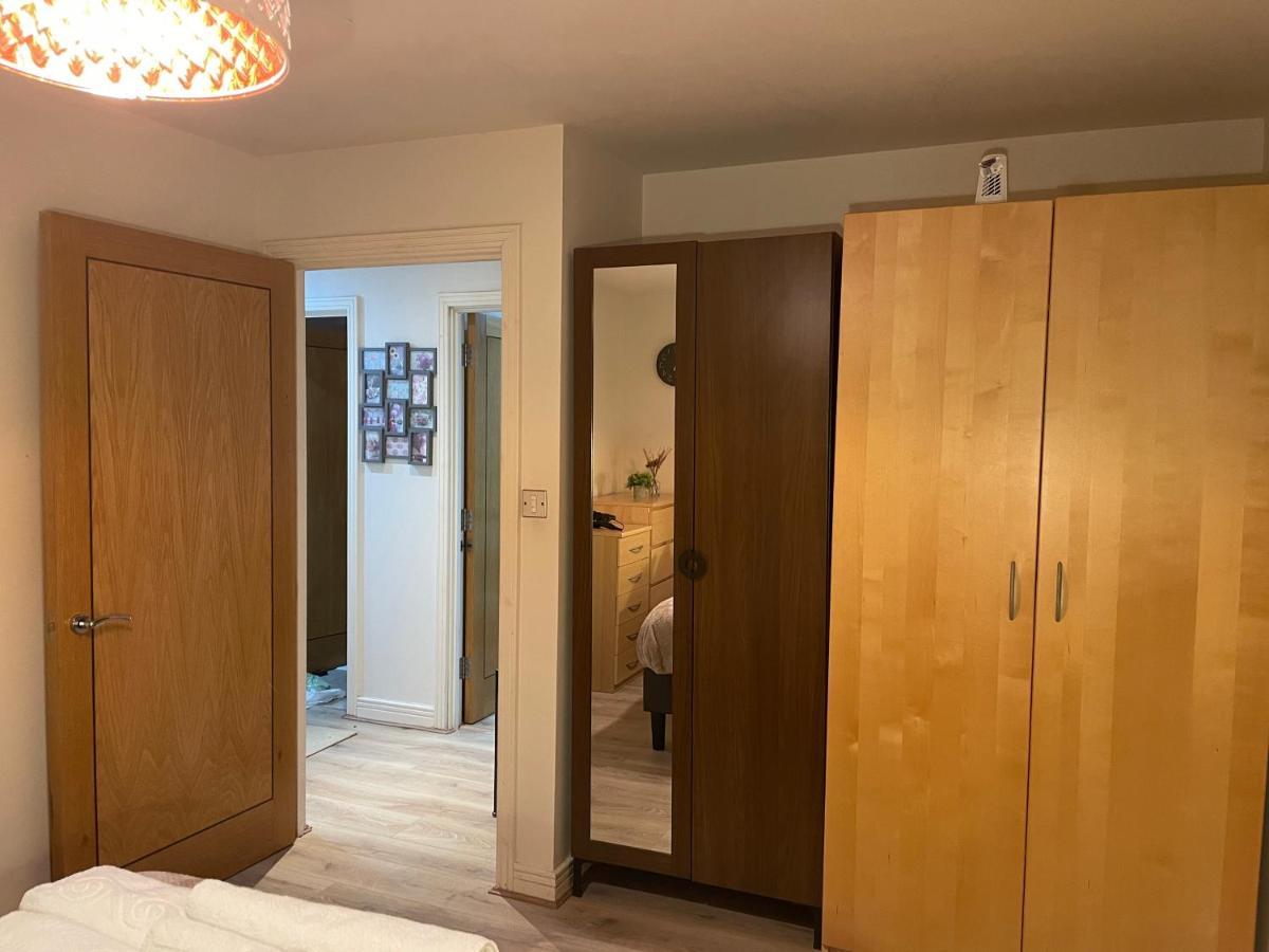 Canary Wharf O2 Excel Flat With Parking & Balcony *