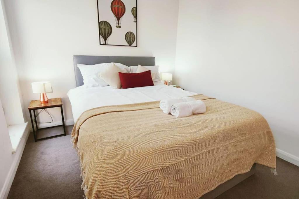 Aldgate Flats In E1. Apartamento *