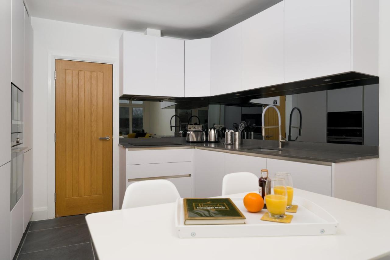 Panther House By Oval * Londen