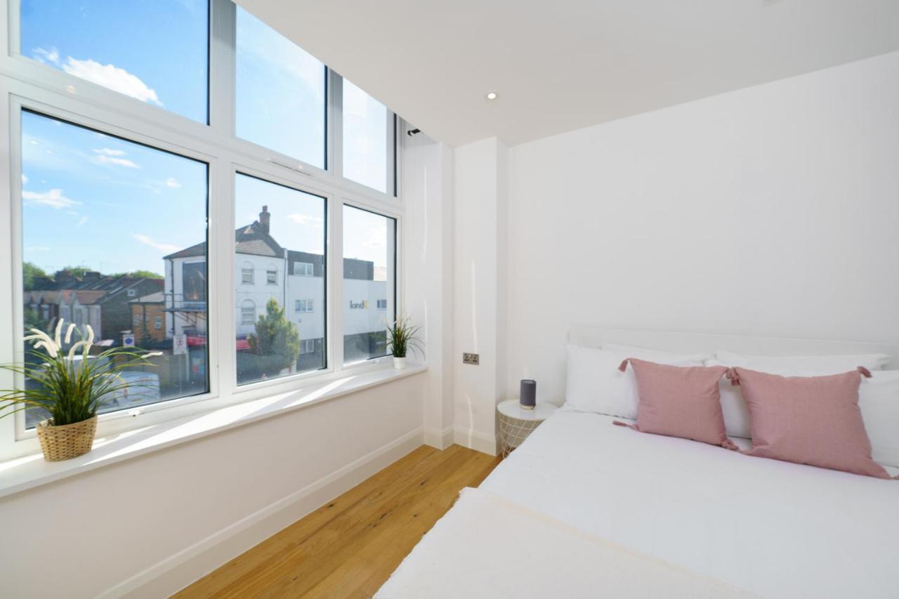 Panther House By Oval Londen