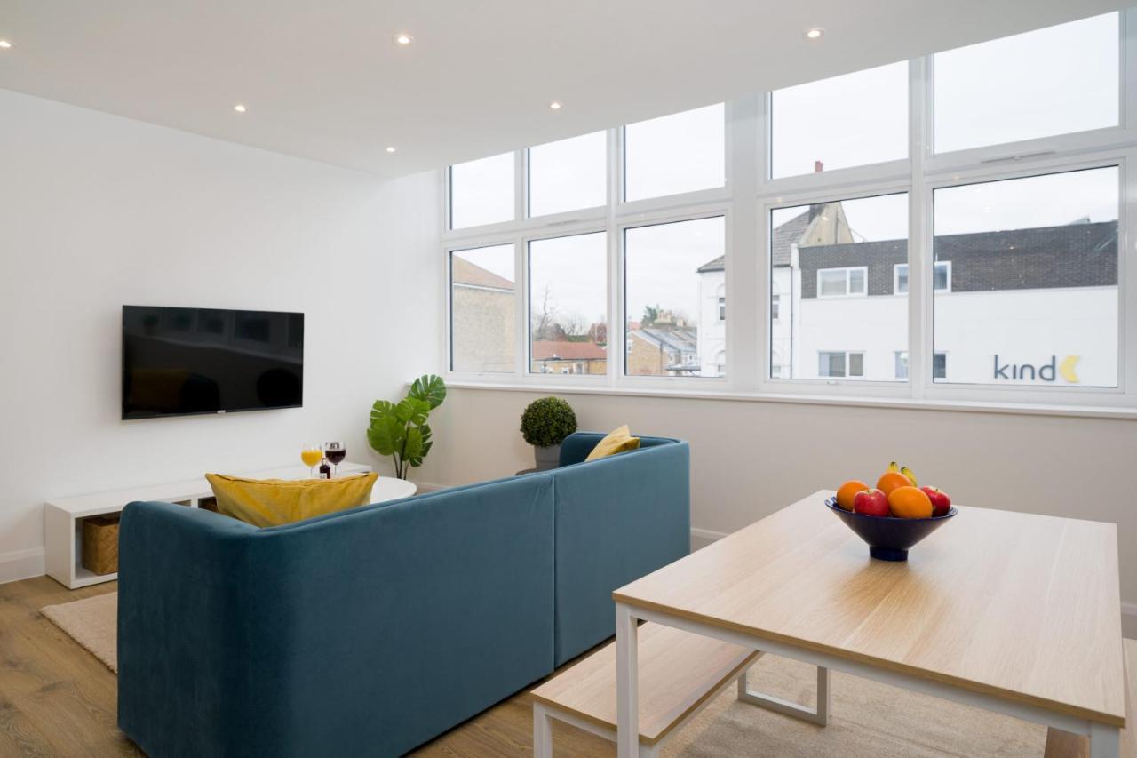 Panther House By Oval * Londen