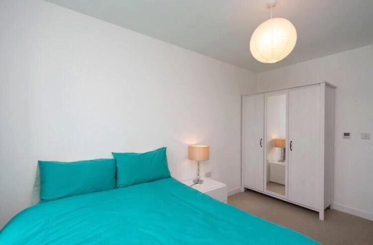 With Private Bathroom In A Modern Two Bedroom Two Bathroom Flat Séjour chez l'habitant Londres