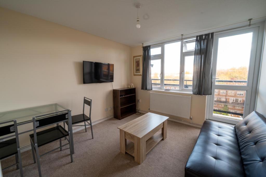 View Bermondsey Apartment *