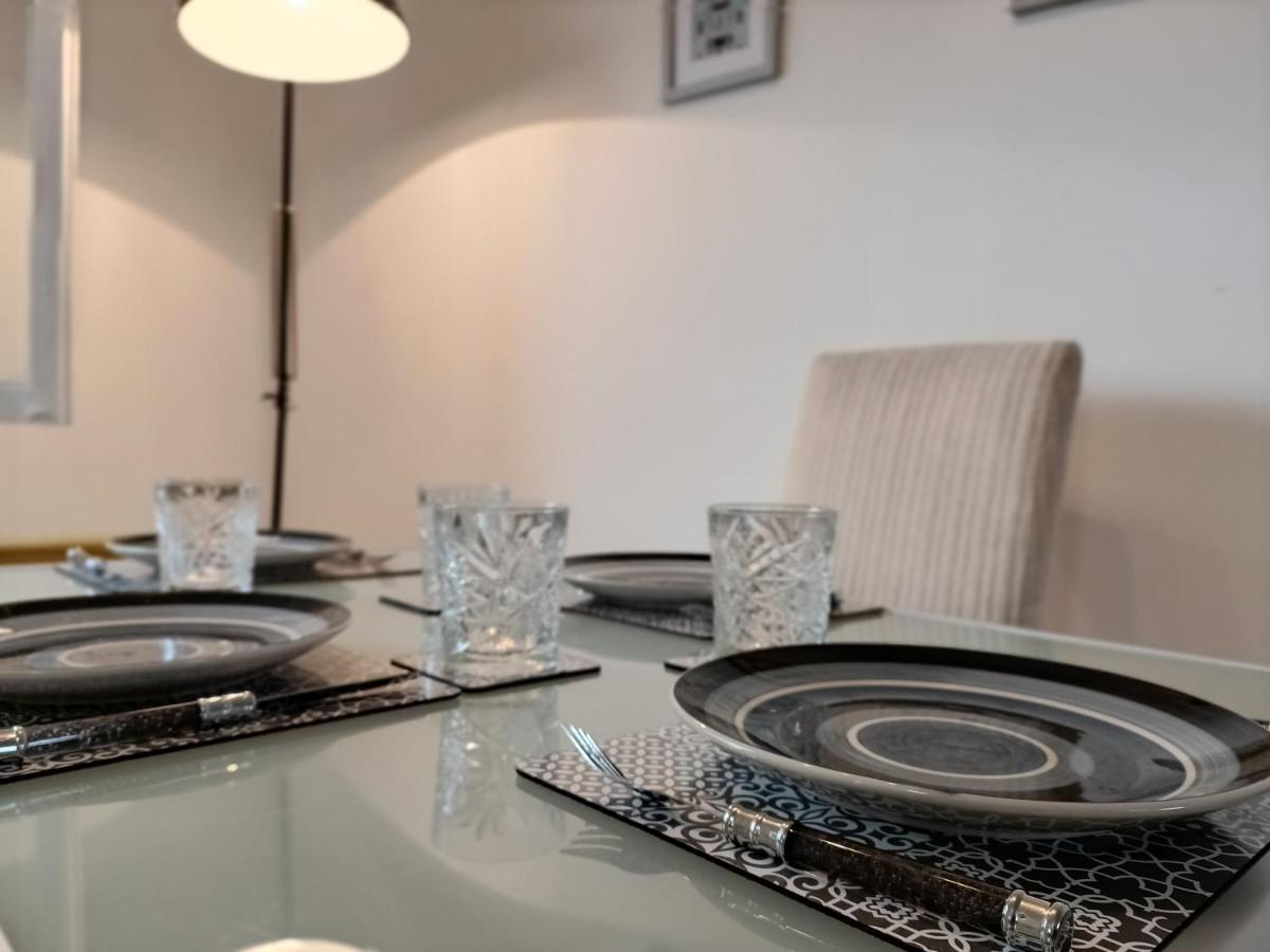 Casa de férias 2 Bed Functional House Close To Manor Park Train Station