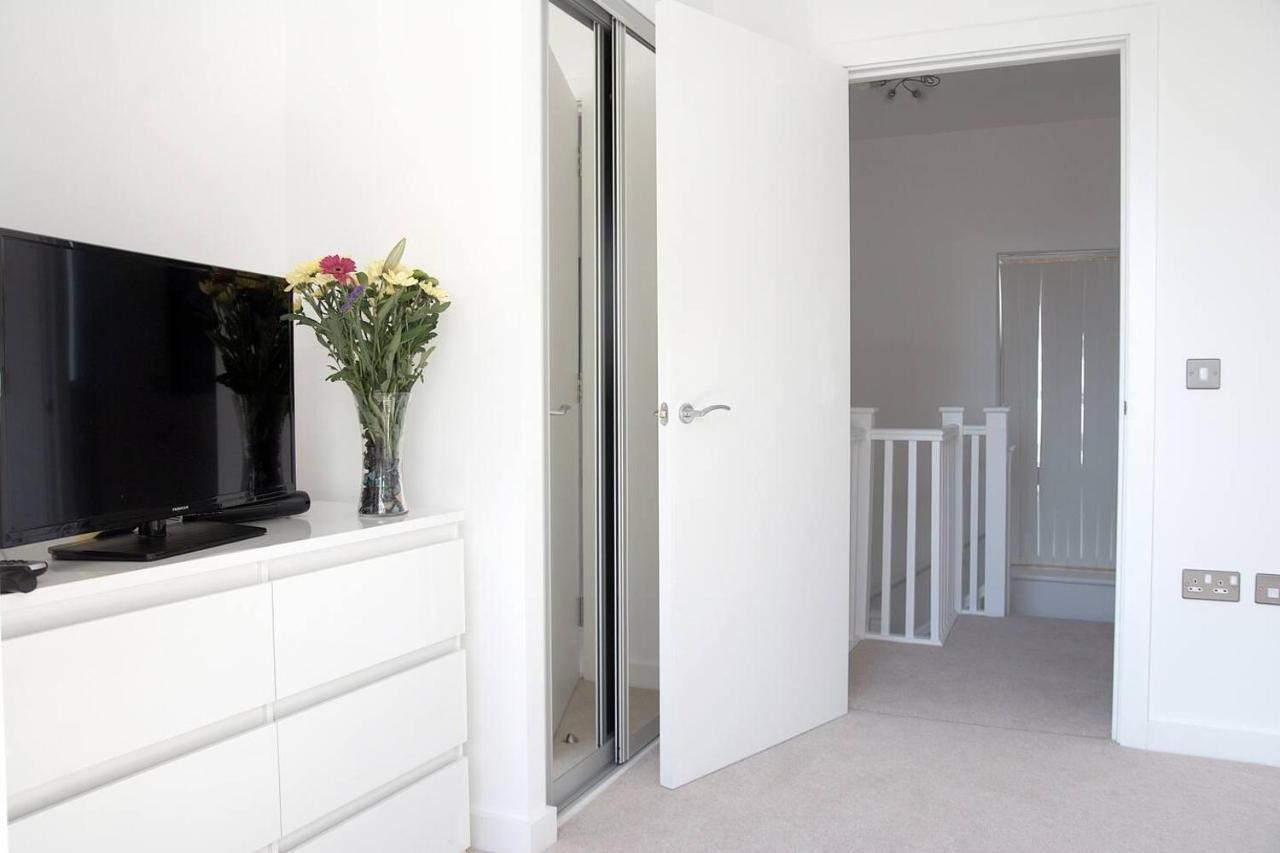 Hébergement de vacances East - Sleeps 6 - Pets Allowed *