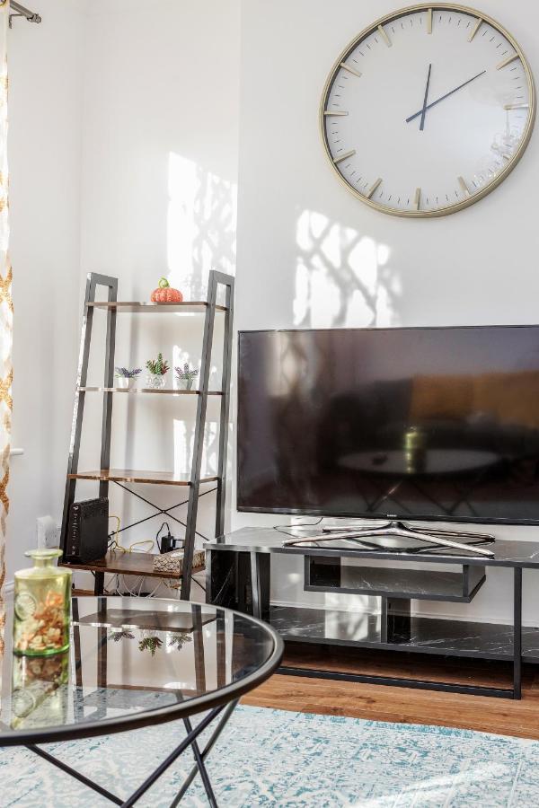Apartamento Entire Lovely Family With Parking, Wifi, Netflix, Self Check-in Londres