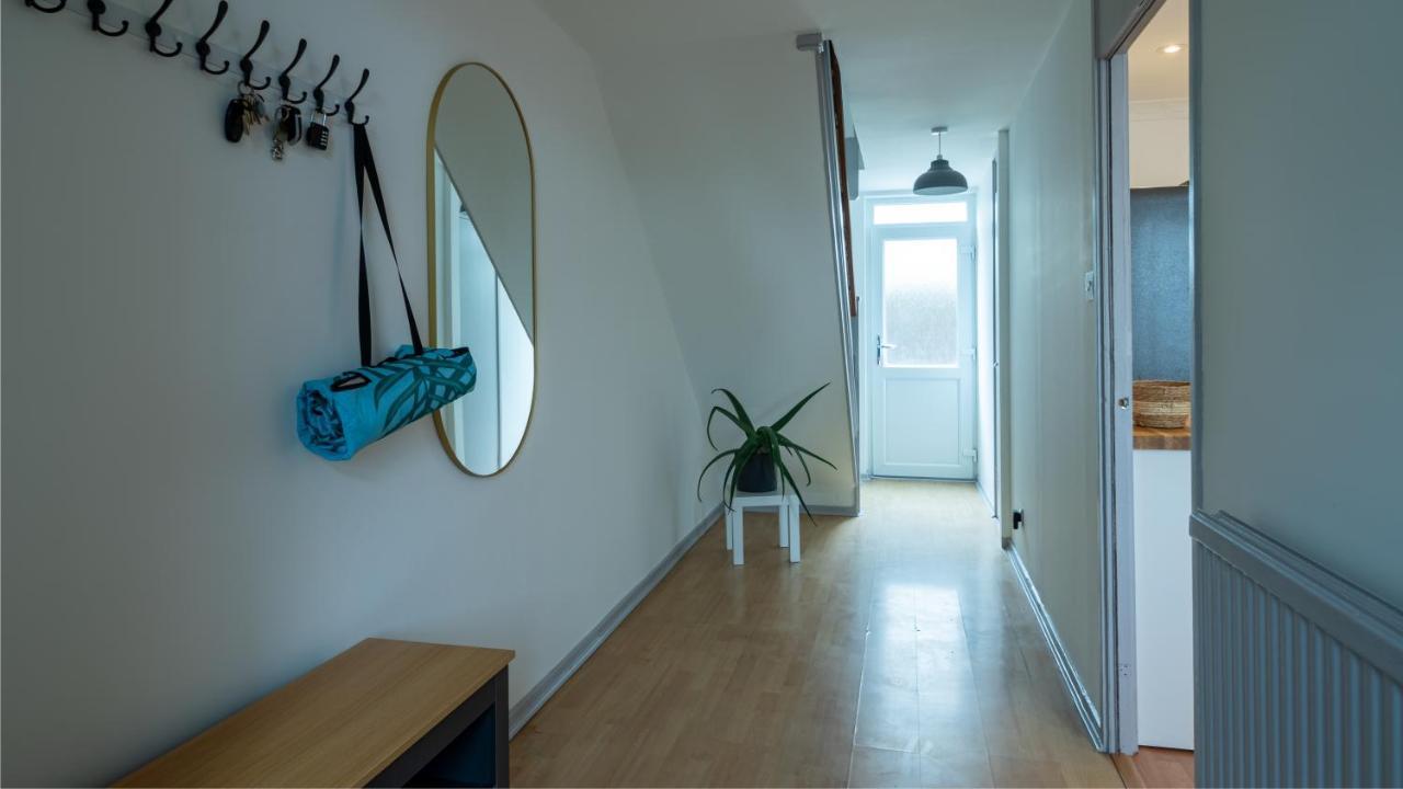 Bridge 3 Bedroom House With Reception Room, Office And Private Garden Holiday home London