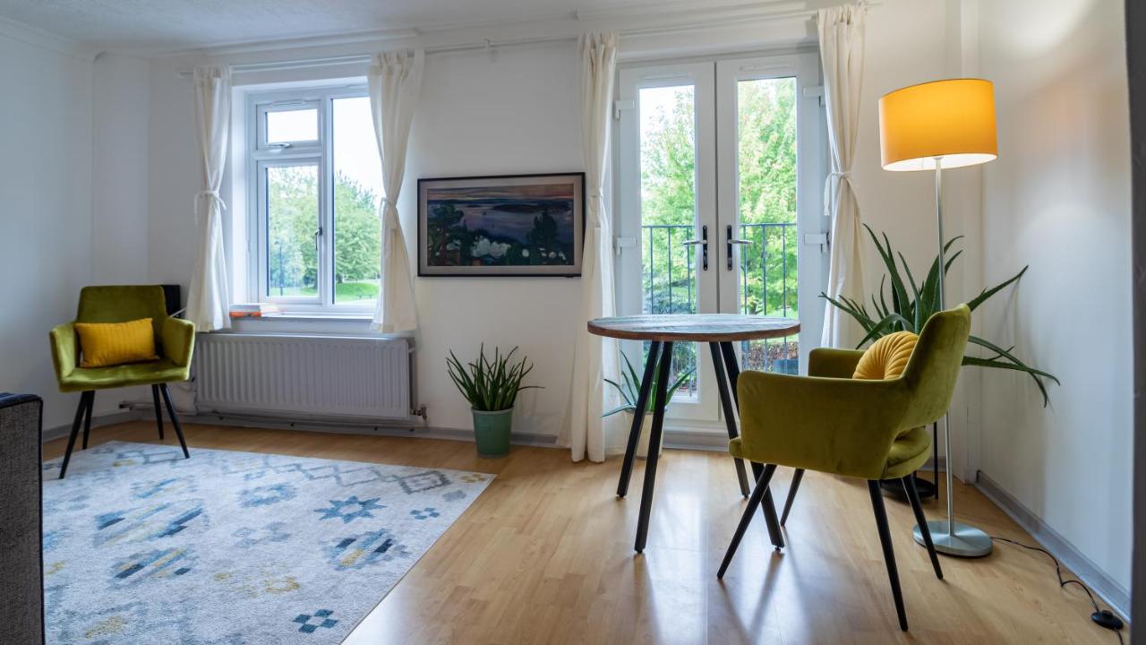 Bridge 3 Bedroom House With Reception Room, Office And Private Garden Holiday home