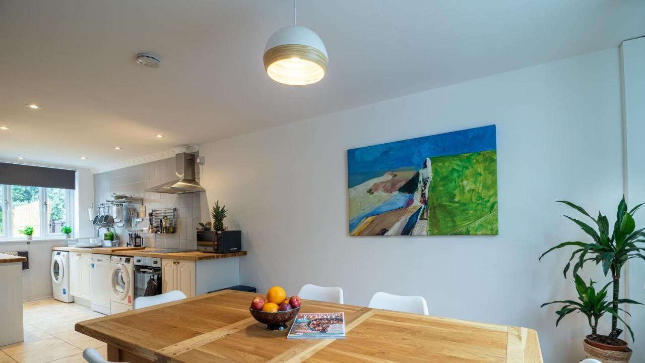 Bridge 3 Bedroom House With Reception Room, Office And Private Garden