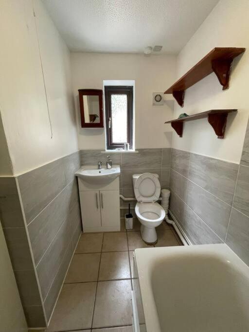 Apartamento Lovely 4 Bedroom 2 Bathroom