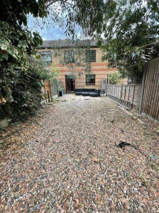 Apartamento Lovely 4 Bedroom 2 Bathroom