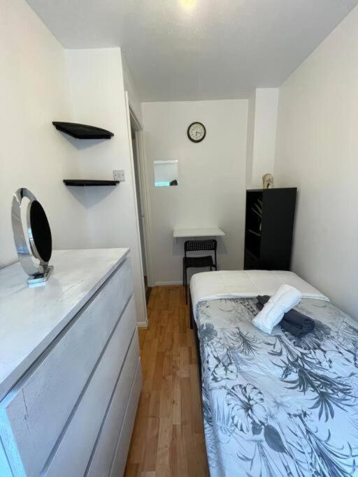 Apartamento Lovely 4 Bedroom 2 Bathroom Londres