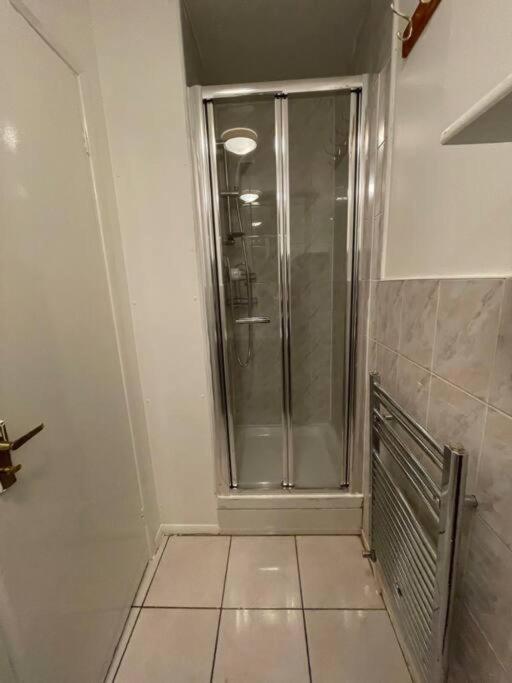 Lovely 4 Bedroom 2 Bathroom Apartamento