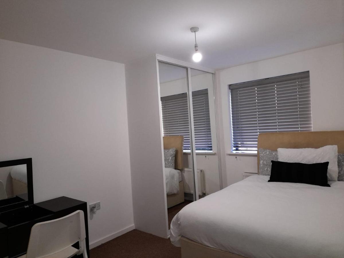 Docklands 2 Bedroom 2 Bath *